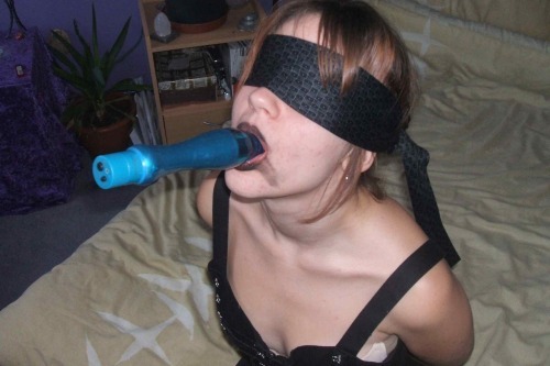 ukbdsm:  Blindfold Teen sucking Dildo adult photos