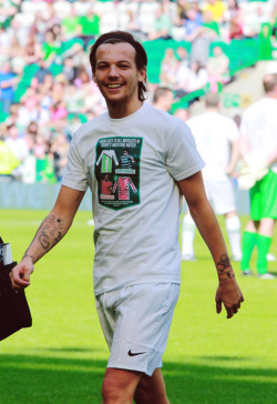 1ddaily-updates:  Louis at Celtic Park, Glasgow,