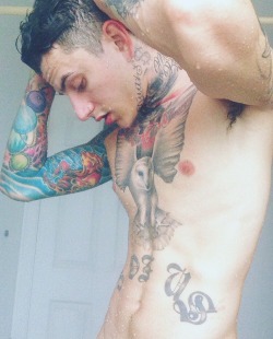 hornybicollegedude:  str8boyscatfished:  More Straight Boys Here  More like this follow hornybicollegedude.tumblr.com