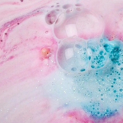 blowing-bubblegum:  Princess bath 👸 