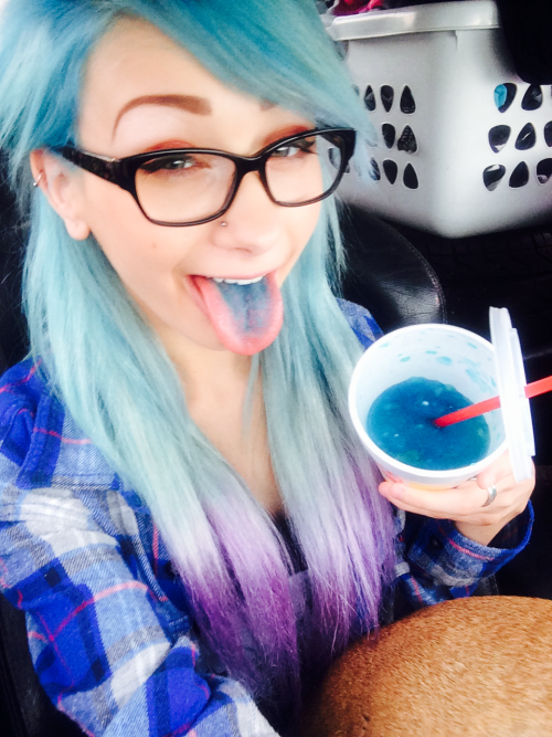 utterly-insane-panda:  Nerds slushies> normal slushies👌😁  lol…  This is adorkable.