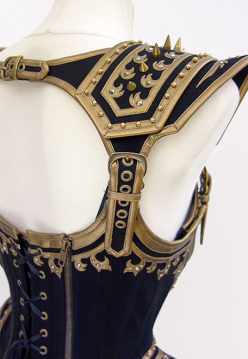 jemjemandthefunkybunch: evermore-fashion: Royal Black ‘The Guardian’ & ‘Dark Knight’ Custom Couture Corset   I need this.  