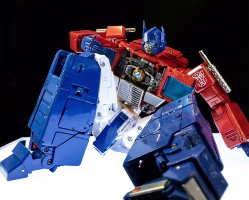 aeonmagnus: Transformers Masterpiece MP-44 Convoy (Optimus Prime)