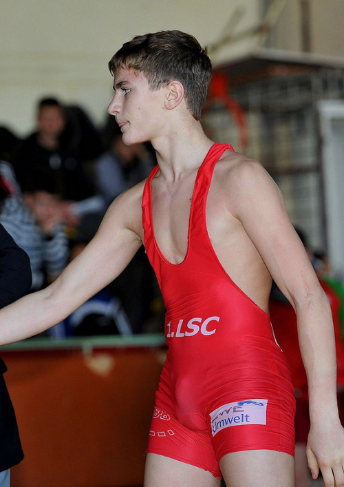 jockbrad:  Swimmers, wrestlers, football players / singlets, jockstraps, speedos and spandex!http://jockbrad.tumblr.com/
