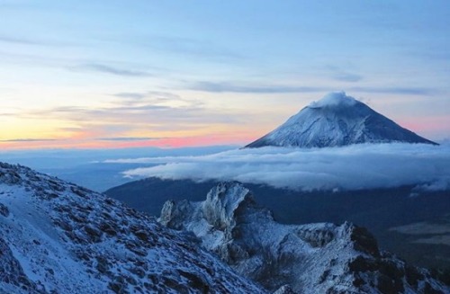 vivalatinamerica:Iztaccíhuatl, Mexico | Ricardo Lugo