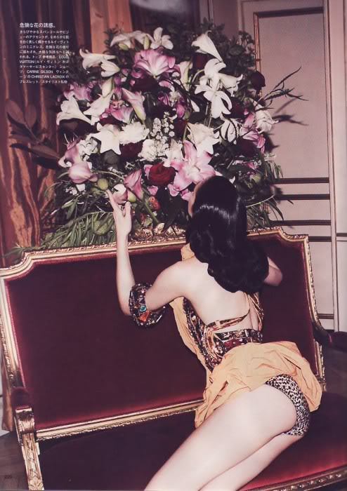 parasoli:  mariacarla boscono by camilla akrans for vogue nippon march 2009.