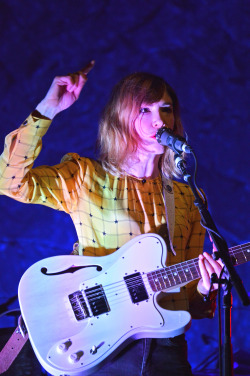 square-wax:Sleater-Kinney, February 12, 2015, Ogden Theatre. Had to post this sequence of Carrie Brownstein’s singing/pantomiming during “One Beat.”