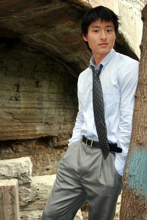 fuckyeahsgboys:  Damn~ he is cute n hawt!! 