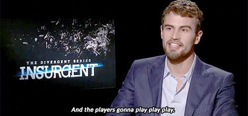 doctorswiftieofillea:theodorawrites:papertownsy:Theo trying to sing Shake it Offdoctorswiftieofillea