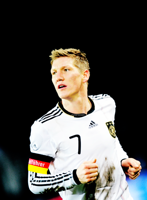 funsteiger: Captain Schweinsteiger