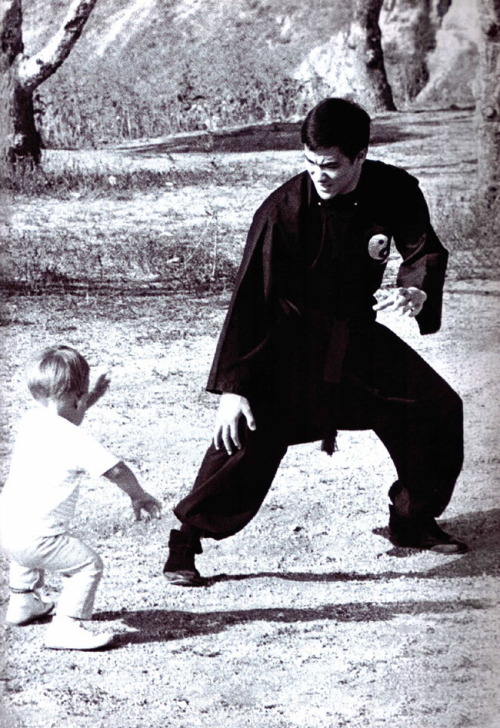 theblindninja:  Bruce and young Brandon LeeMartial Arts In Cinema   