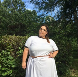 lizzies-looks:  Some lady made fun of my outfit as I was walking into the grocery store.  I think it’s fabulous 💁 The t-shirt dress is from ASOS curve, the belt is from there as well.  Shoes are my adidas baselines 😍