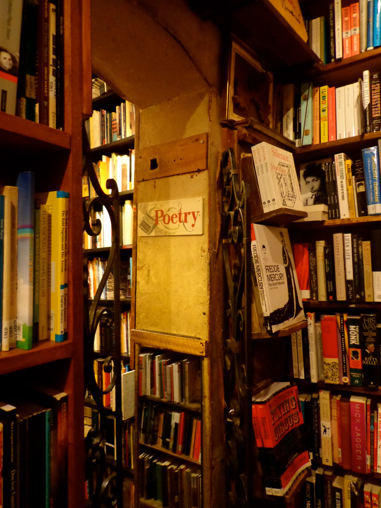 farhino:  Shakespeare &amp; Company, BookstoreParis, FranceMay 2013 