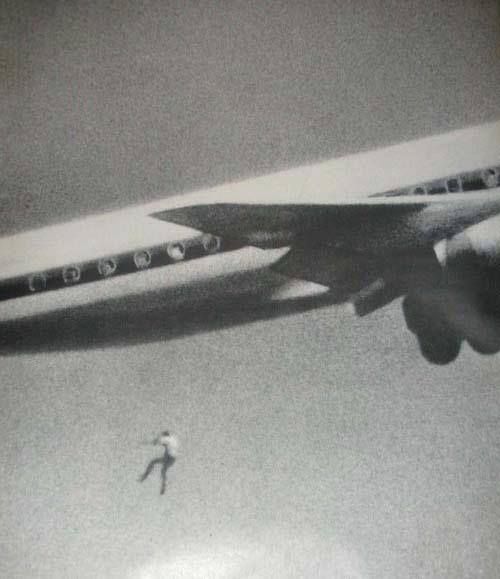 sixpenceee:Keith Sapsford, 14, Australian, hid in the wheel housing of a Japan Air Lines Tokyo-bound jet in Sydney. John Gilspin, an amateur photographer, was testing his new camera lens as the plane took off and unwittingly caught Keith Sapsford’s