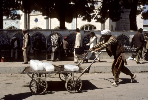 visitafghanistan: A man selling ice in Kabul01 January 1988Kabul, Afghanistan