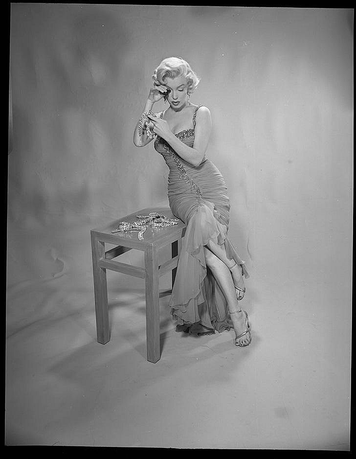 miss-vanilla:    Marilyn Monroe photographed by John Florea, 1953.