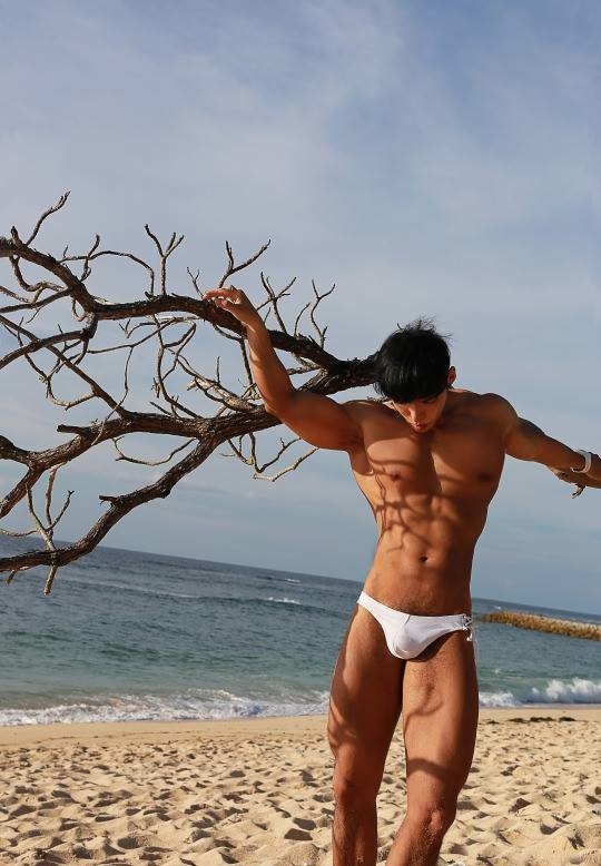 point-ji:
“ Athletic men / teen / boy
”