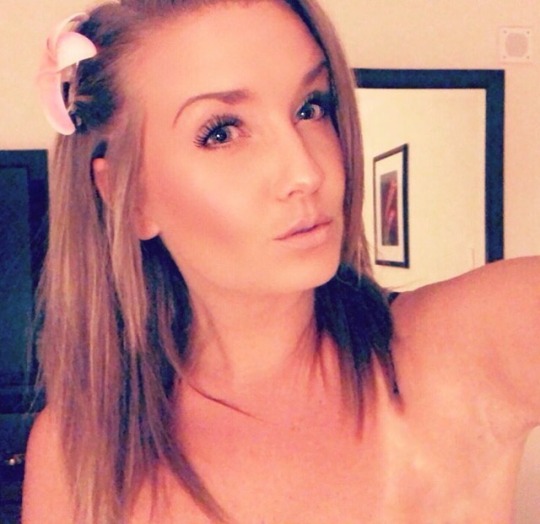 winged-perfection:  Megan - hosty from United Airlines 