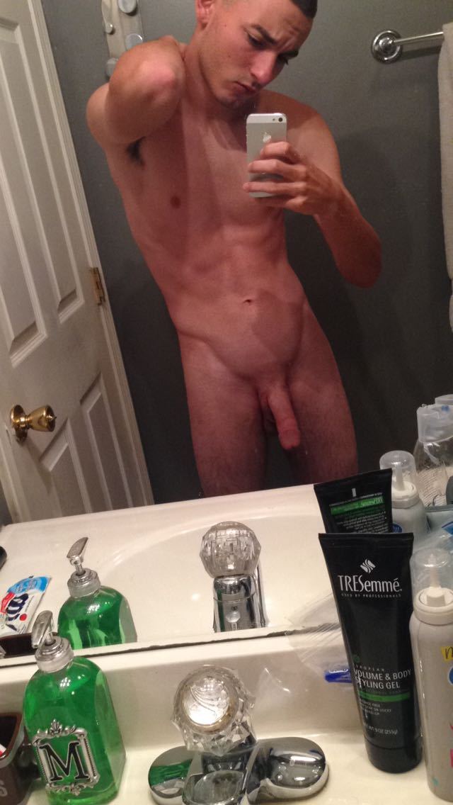 cameraphoneguys:  Submit today!! Full body pics only with face showing !! Submit