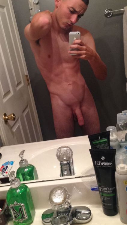 straightdudesbaited:  straighthungmen: straightguyrequests:  Rod, 20 If you have any questions regarding private (paid) requests, feel free to email me : straightdudesexposed@gmail.com because I do not check tumblr messages/inbox thanks xx  I miss him.