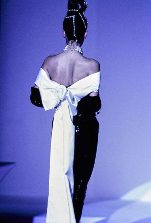 sartorialadventure:Thierry Mugler haute couture, fall/winter 1995