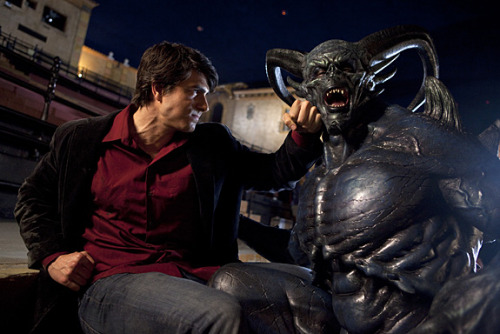Another Brian Steele (right) performance in “Dylan Dog: Dead of Night”. #MonsterSuitMond