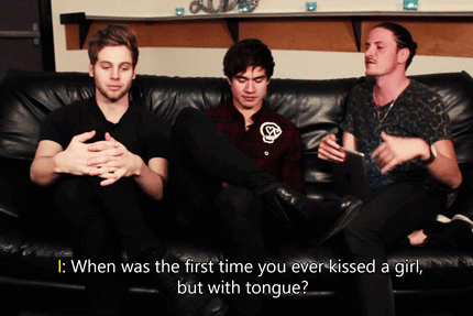 cutehoodings:  This interviewer is literally me!!!  