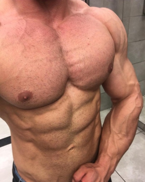 nicephysiques:  Leandro Borgato (@leandro_bop)  