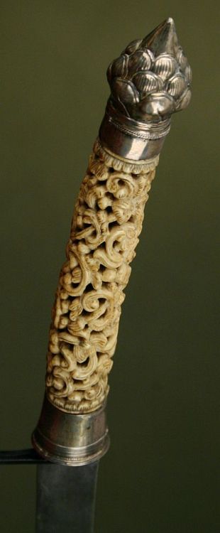 art-of-swords:  Burmese Dha Sword Dated: circa 18th century Culture: Burmese Medium: steel, ivory (or bone), copper, wood, silver  Source: Copyright © 2013 Historical Arms & Armor 