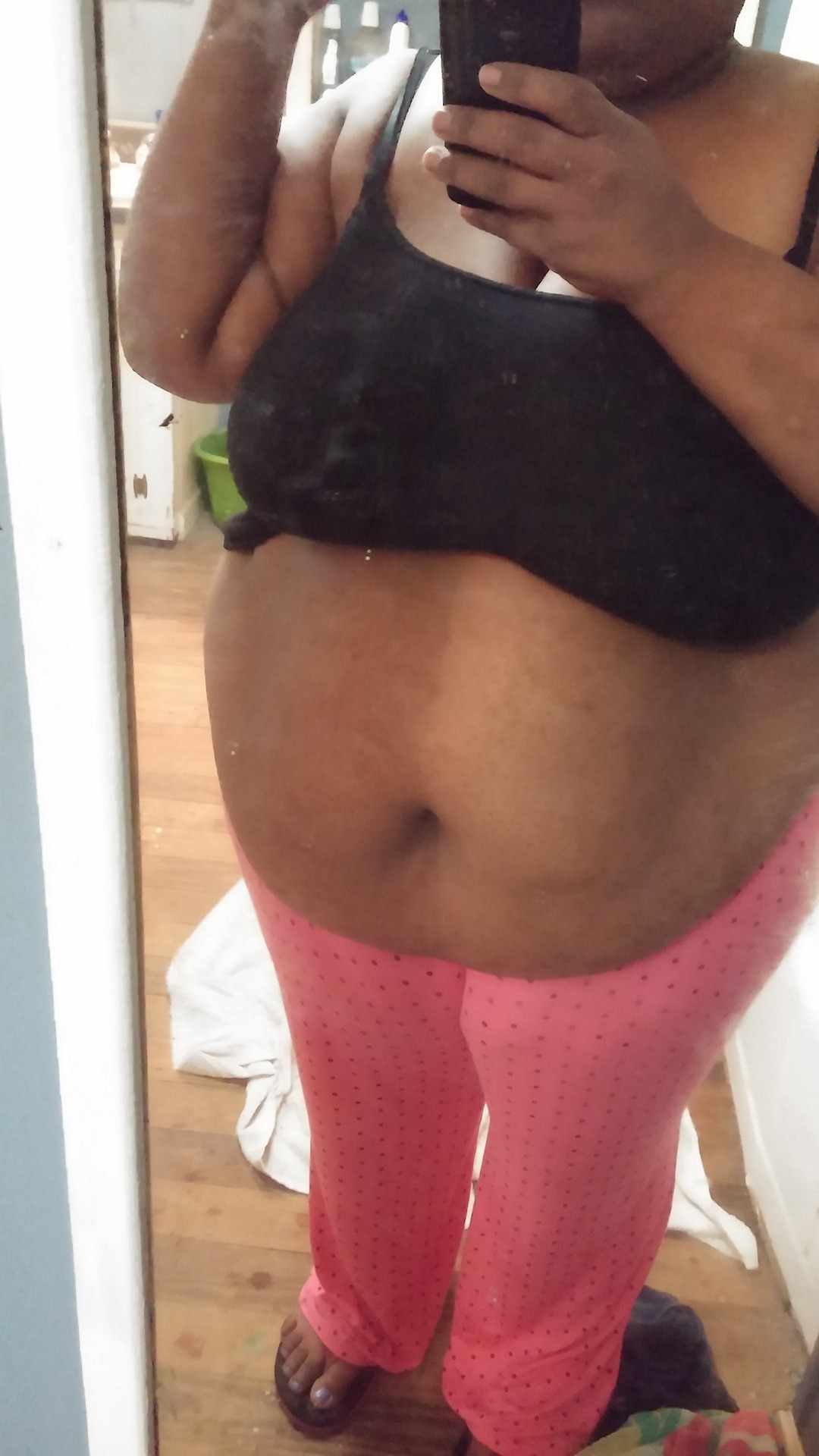queensizedcutie:  Tummy is getting yummier 😘