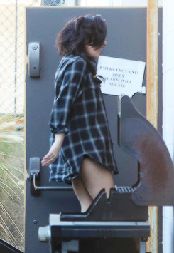  Gaga at a studio in LA yesterday. 