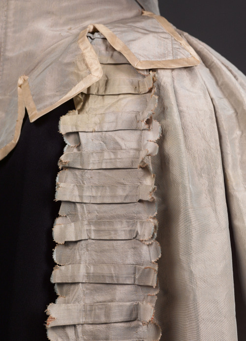 Robe à l'Anglaise, c. 1775-1790from the Musée de la Mode de la Ville de Paris