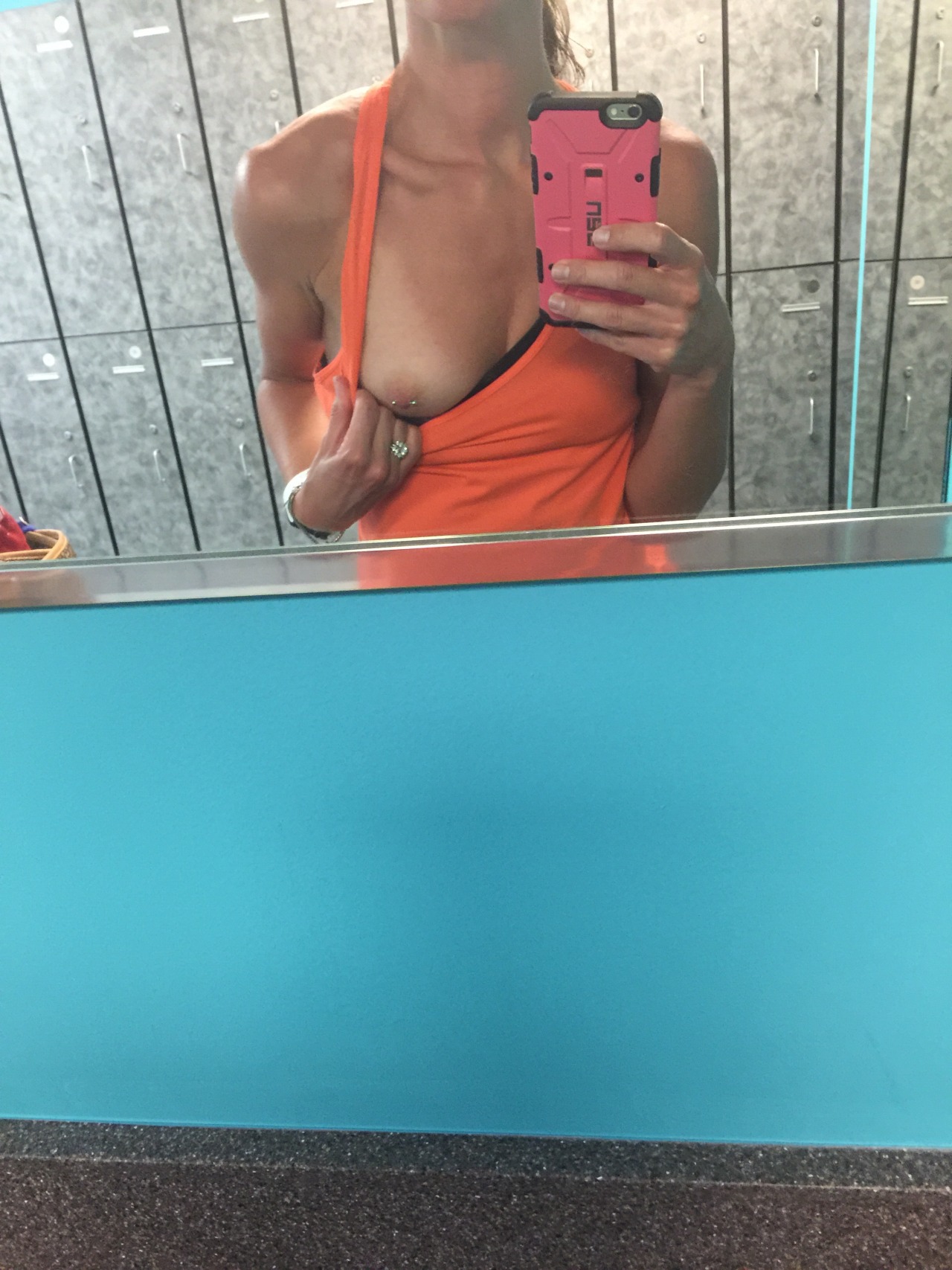 exhibitionistecoastcpl:  She texted me this pic from the gym while I was at work!!