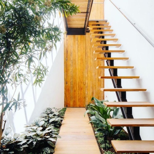 Light and airy indoor/outdoor staircase #sweetnessandlight #sunshine #greendesign // New design post