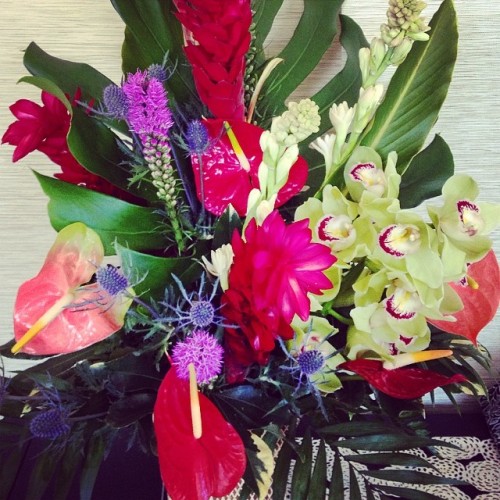Beautiful tropical arrangement!!! This one got me homesick! #birthdayflowers #tropicalflowers #hawai