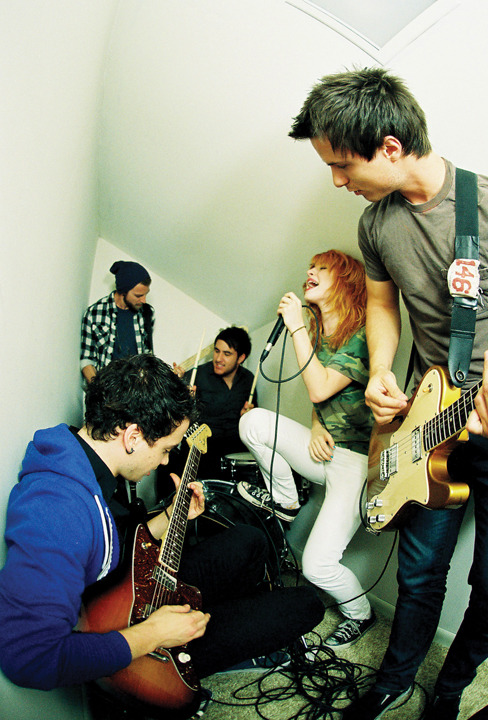 Hayley Williams Pics — 2009 - In The Studio (Brand New Eyes