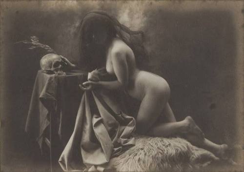abystle:  das-grablied:  Joan Vilatobà  Untitled, ca. 1905.