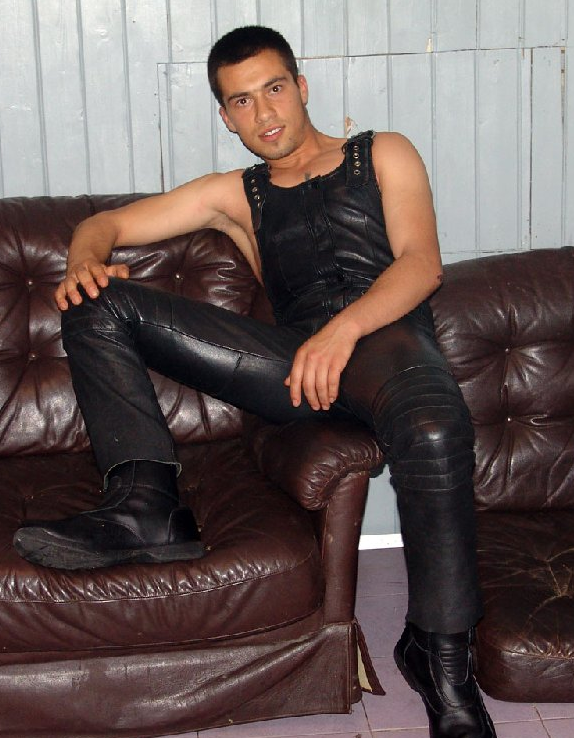 cockinassleather:  Nice……. 