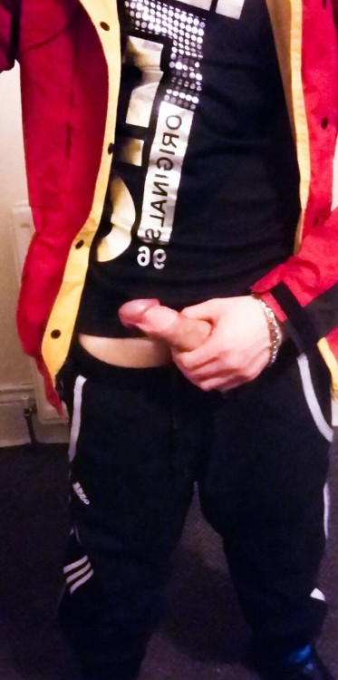 chavgf91:in me mates gear n gettin rock hard
