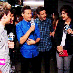 lovefatesoulmates:  Favorite Louis Things → touching himself 