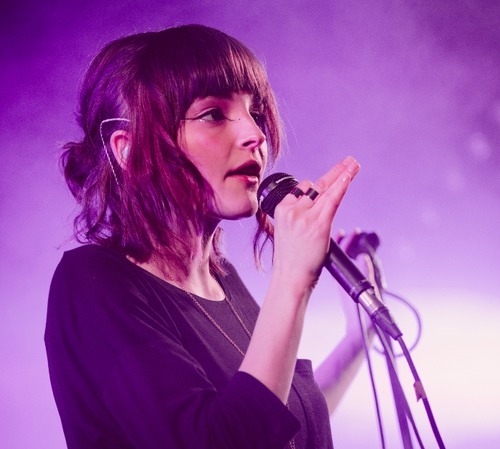 Porn giathebear:  Lauren Mayberry lead vocalist photos