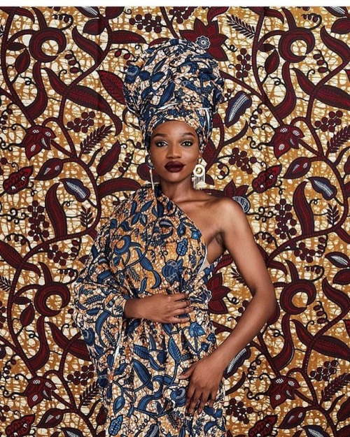 Beautiful @asiyami_gold for @vliscofashion by @trevor_stuurman_____________ #turbanstyle #turban #