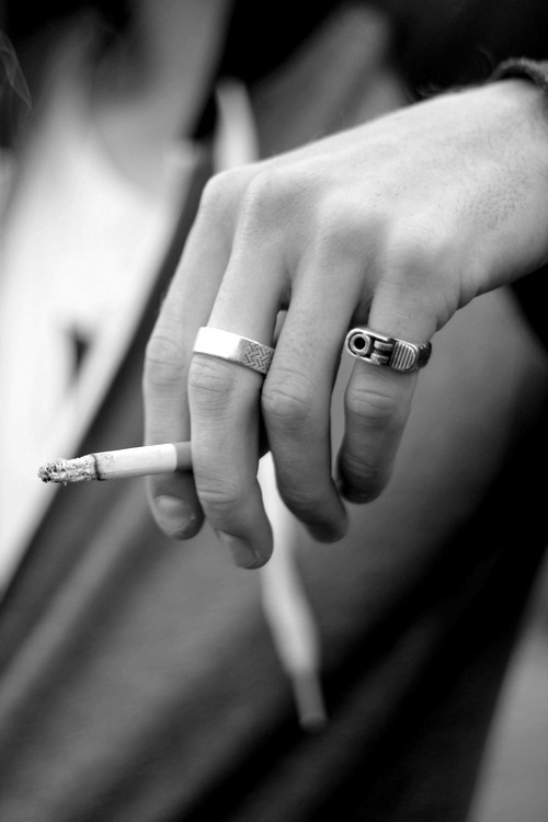 a-l-t-e-r-n-a-t-i-v-e:  b&w