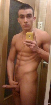 scallystr8lads:  RUSSIAN SELFIE. 😎 Follow me for more 😜: http://scallystr8lads.tumblr.com 