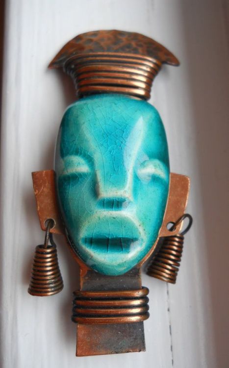 urpinga:beautyblingjewelry:African Tribe Brooch fashion loveOne reblog for more sunshine in the worl