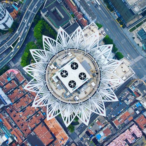 Ever wondered what&rsquo;s on top of the Westin Bund Center? Shanghai, China @fly_with_me_to Ful