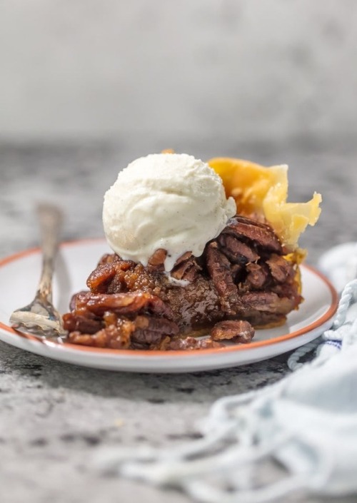 foodffs:  SLOW COOKER PECAN PIEFollow for recipesGet your FoodFfs stuff here