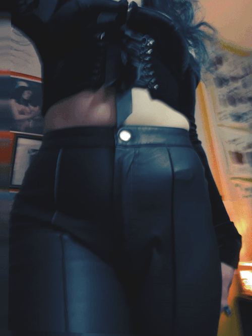 If I Were An Omnipotent Force All Pants Would Have Pockets, And They Would Be Ample. (￣︿￣)