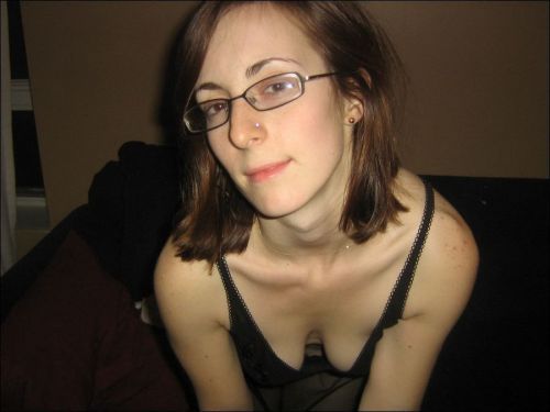 my-horny-gf:Real amateur girls naked on their webcams for free Join Here