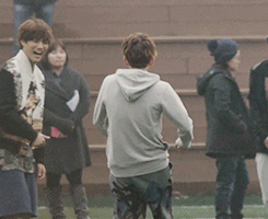 koalatii:  Baekhyun breakin it down and showing Kai how it’s done.  